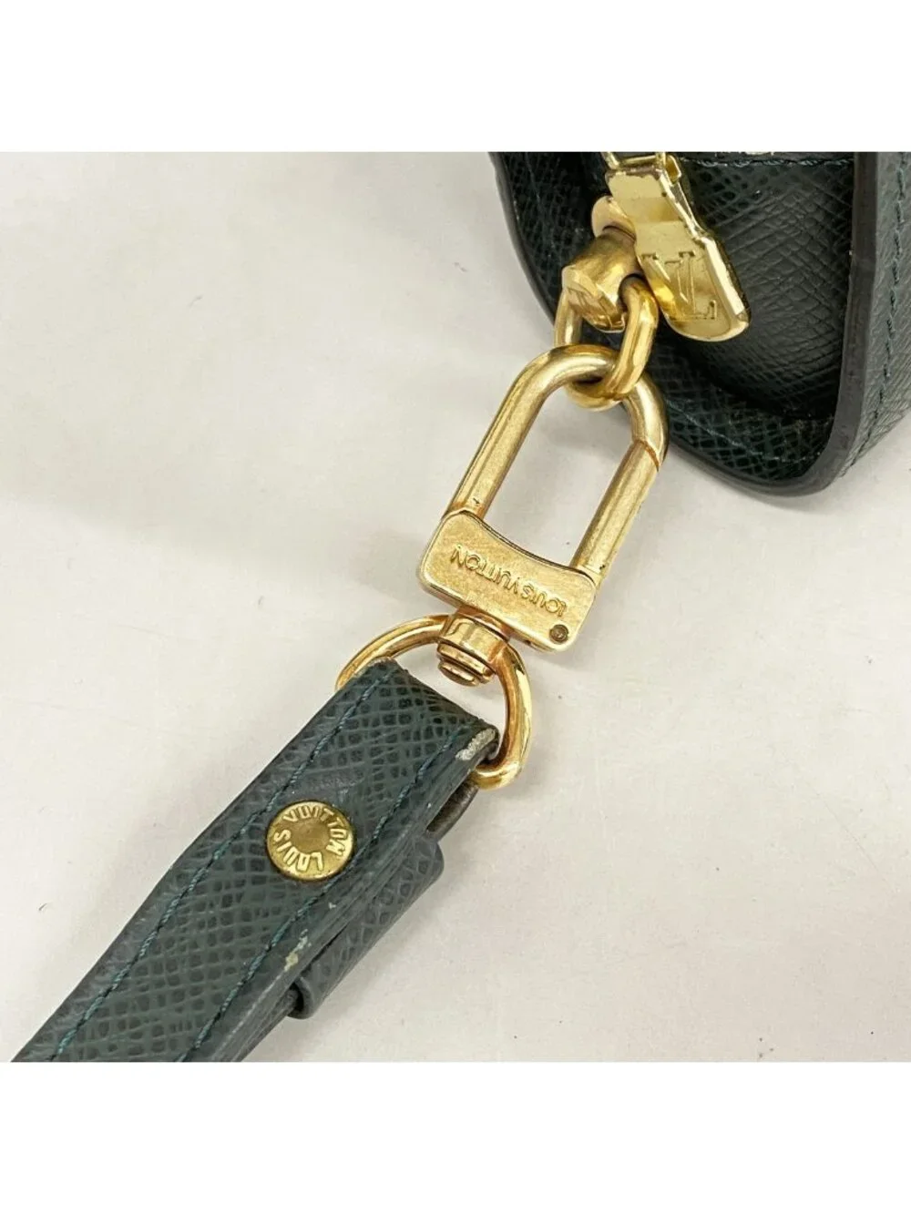 Louis Vuitton Clutch Taiga Baikal Epi